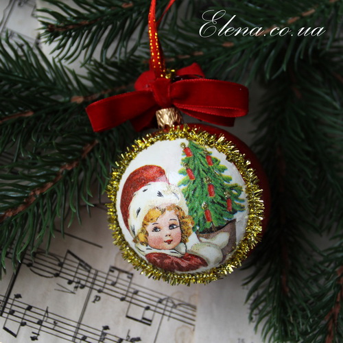 Новорічна прикраса "Дівчинка з ялинкою"